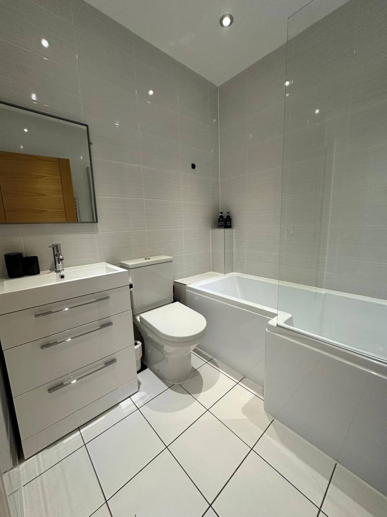 Spacious 4Br 4Ba Gated Townhouse With Balconies, Central Jq Birmingham Kültér fotó
