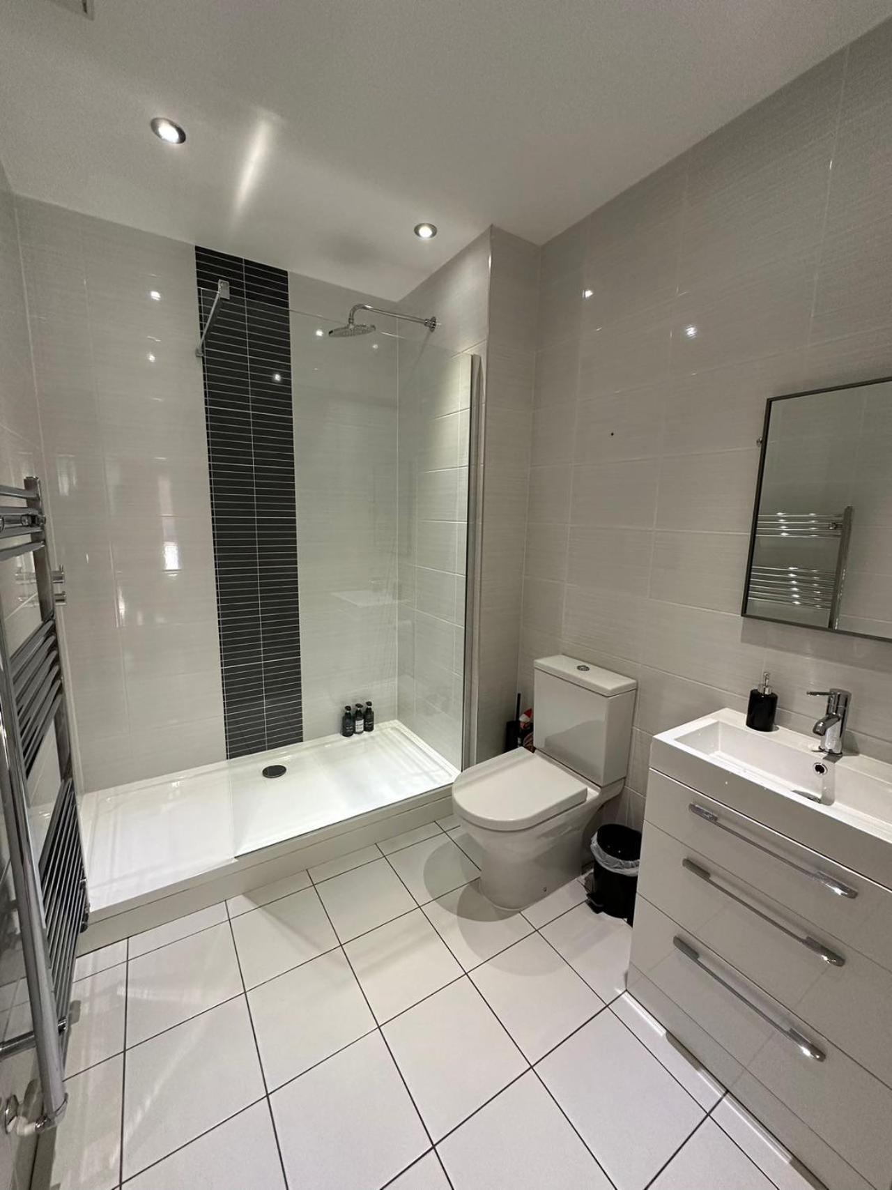 Spacious 4Br 4Ba Gated Townhouse With Balconies, Central Jq Birmingham Kültér fotó