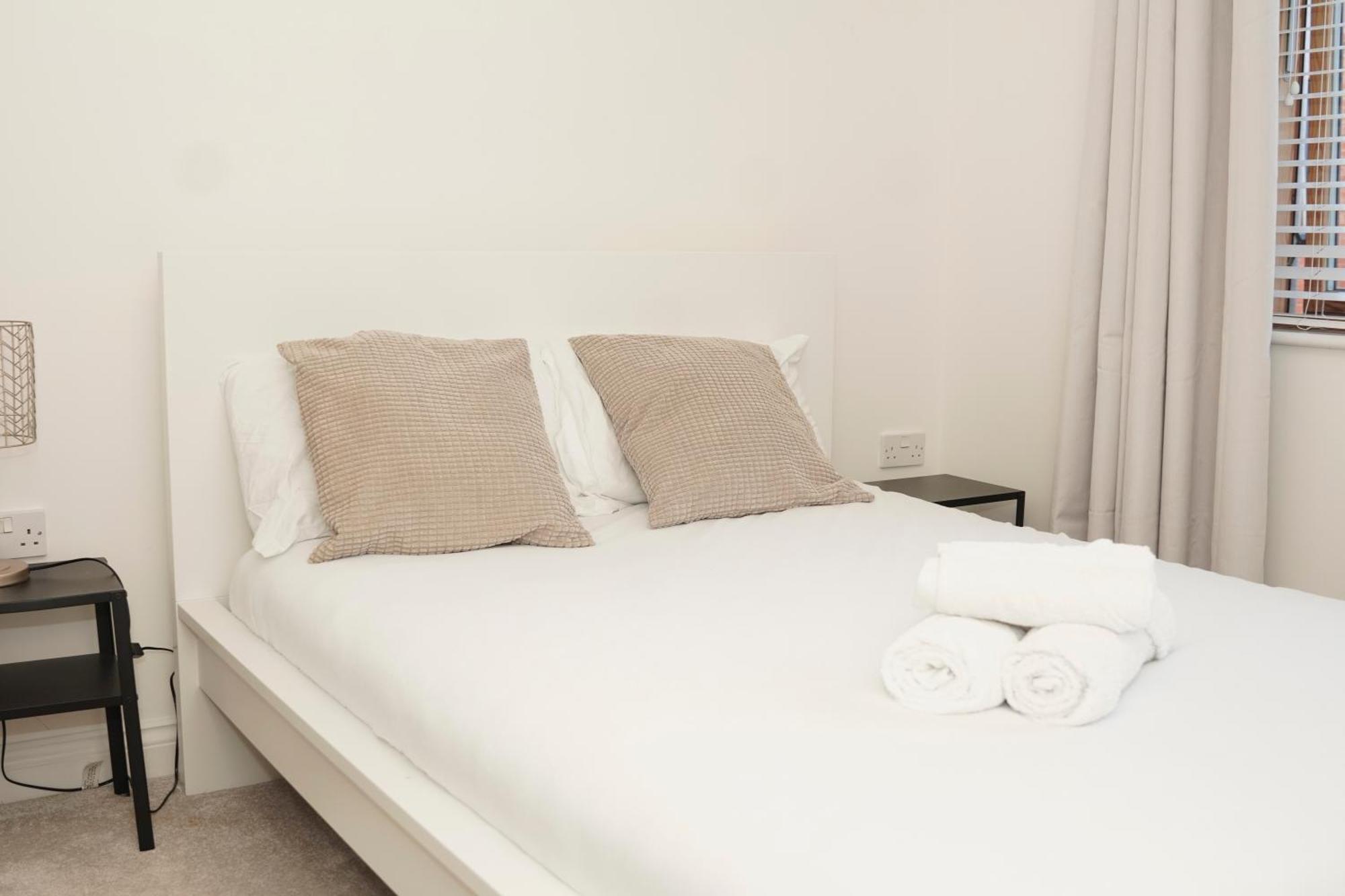Spacious 4Br 4Ba Gated Townhouse With Balconies, Central Jq Birmingham Kültér fotó