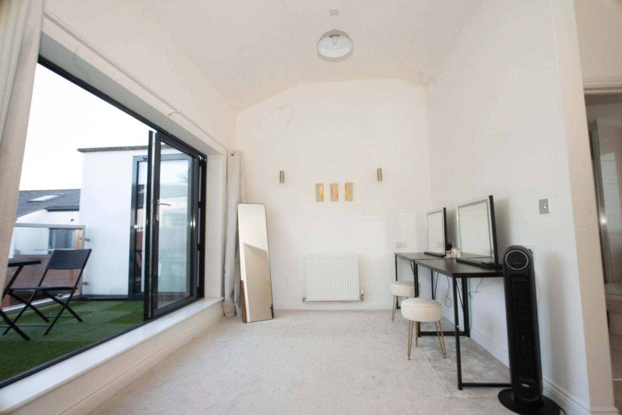 Spacious 4Br 4Ba Gated Townhouse With Balconies, Central Jq Birmingham Kültér fotó