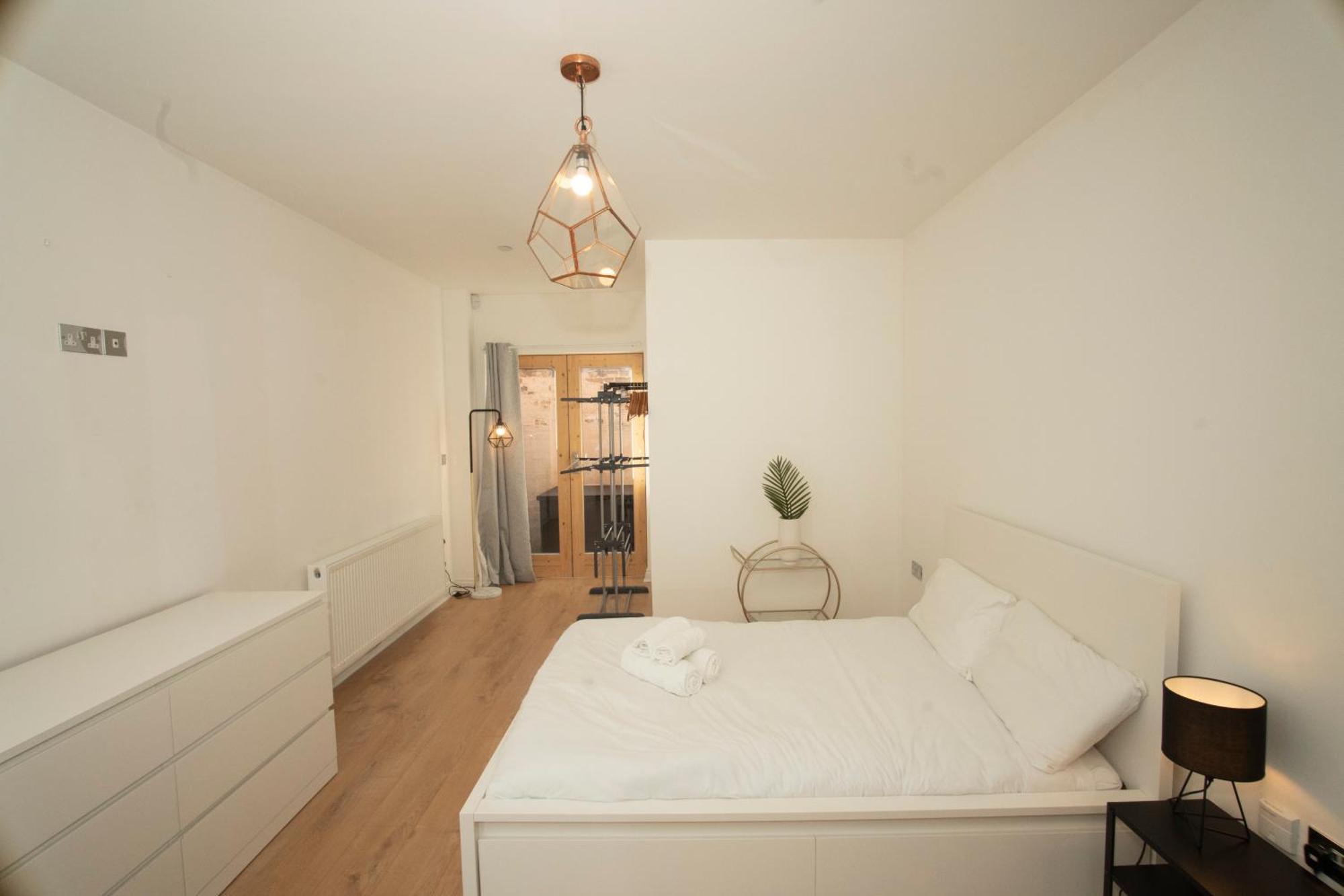 Spacious 4Br 4Ba Gated Townhouse With Balconies, Central Jq Birmingham Kültér fotó